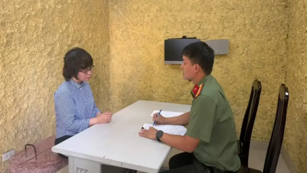 Khởi tố, bắt tạm giam Giám đốc Nhà xuất bản Hội Nhà văn liên quan cuốn sách "Chuyện với Thanh"