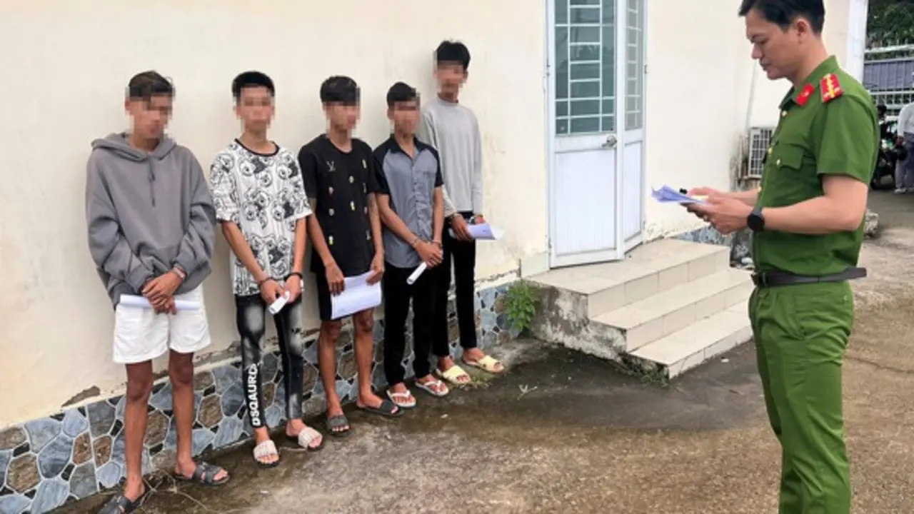 Khởi tố, bắt tạm giam nhóm đối tượng mang dao giải quyết mâu thuẫn tình cảm