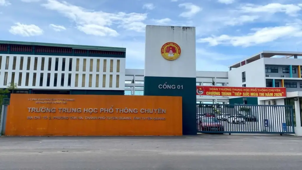 Khởi tố hiệu trưởng và 2 người khác trong vụ 140 điểm 10 toán tốt nghiệp ở Tuyên Quang