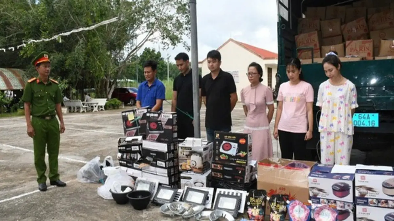 Khởi tố, tạm giam 6 đối tượng “thổi giá” đồ gia dụng, lừa bán hàng nghìn sản phẩm
