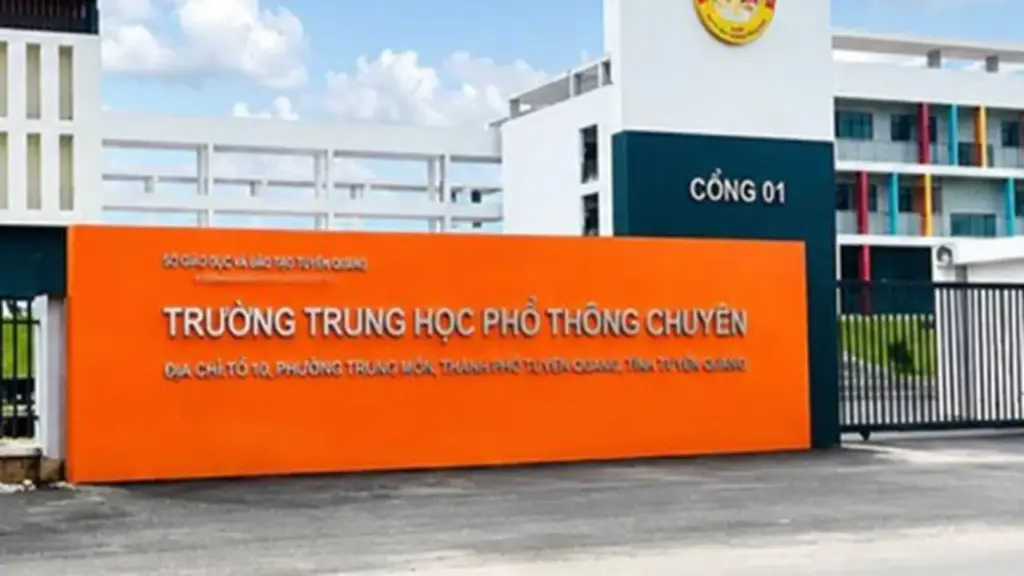 Khởi tố thêm 1 giáo viên tự ra đầu thú trong vụ điểm toán cao bất thường ở Tuyên Quang