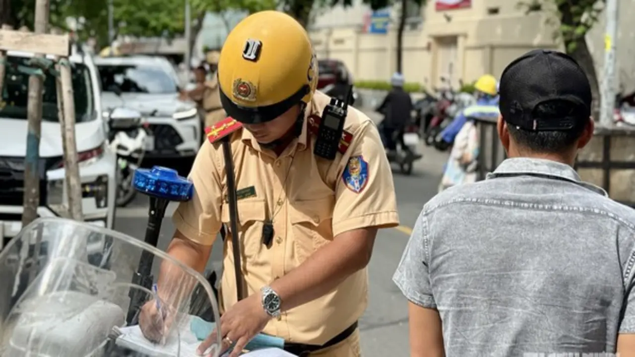 Không có biển cấm vẫn bị CSGT phạt: 3 kiểu đỗ xe tài xế hay chủ quan