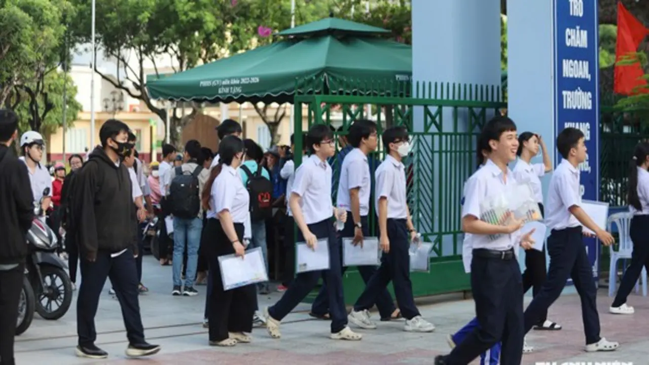 Không lập biên bản thí sinh mang điện thoại: Khánh Hòa sẽ xử lý người coi thi
