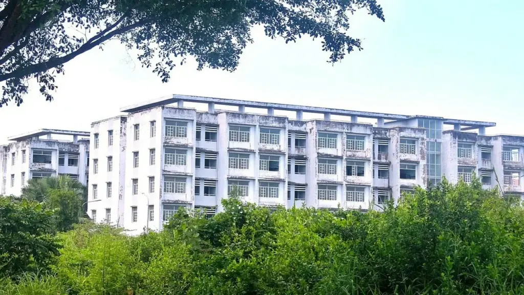 Khu nhà bỏ hoang 10 năm thành ký túc xá đại học