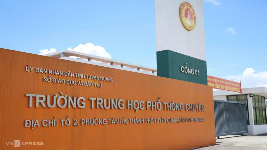 Kiểm tra học bạ, bài thi của thí sinh đạt 10 điểm Toán ở Tuyên Quang