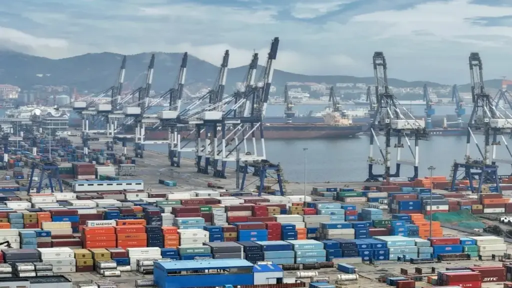 Kinh tế Trung Quốc tăng trưởng chậm nhất kể từ 2022