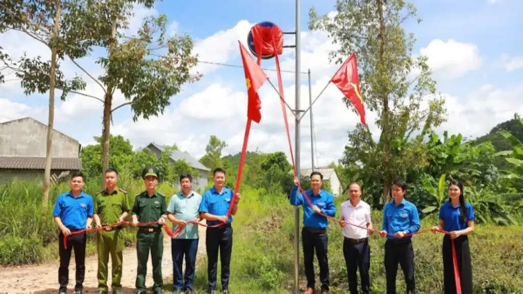 'Kỳ nghỉ hồng' cán bộ trẻ chung tay hỗ trợ vùng biên
