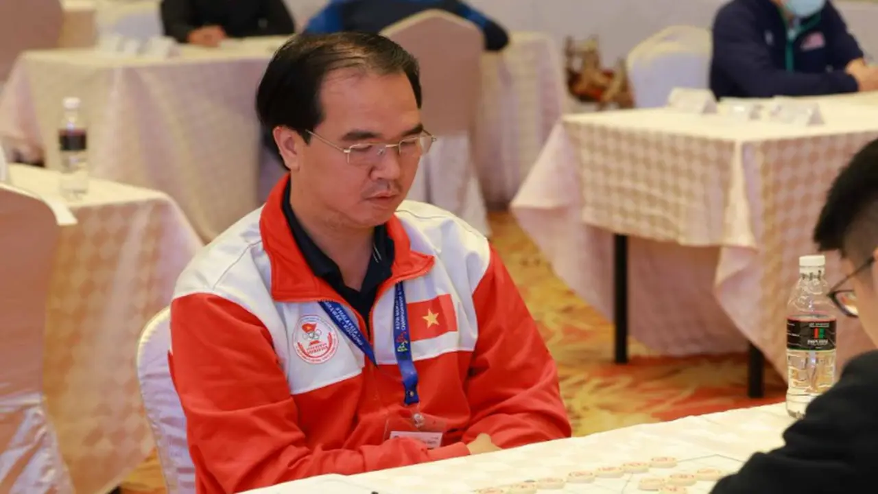 Kỳ thủ 48 tuổi Việt Nam đánh bại 4 cao thủ cờ tướng Trung Quốc