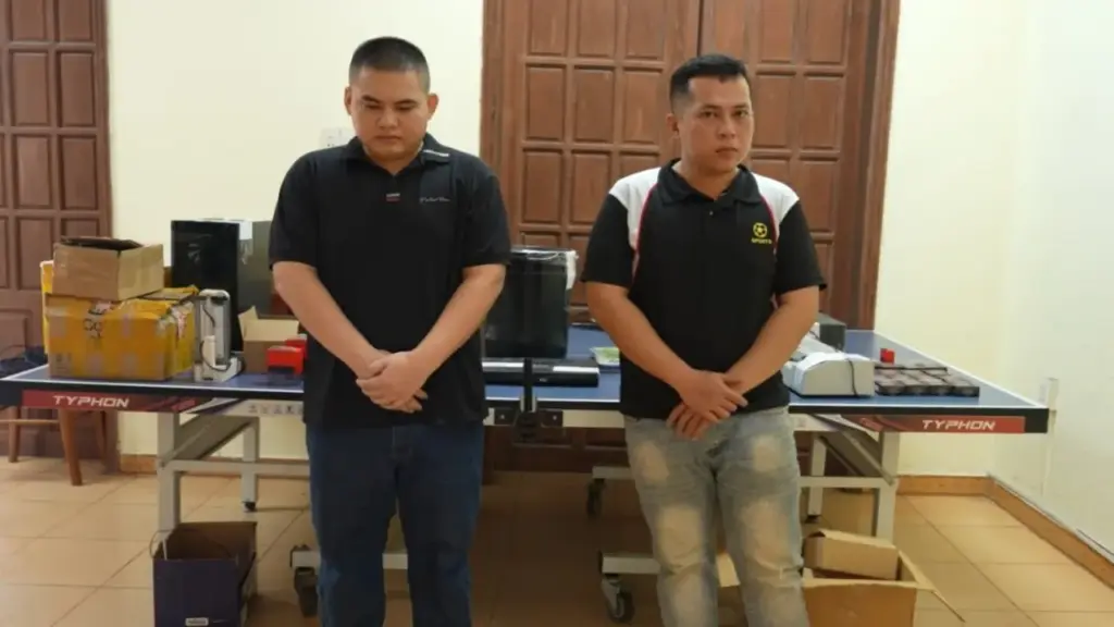Làm bằng đại học, hồ sơ sức khỏe giả... rồi rao bán trên mạng xã hội