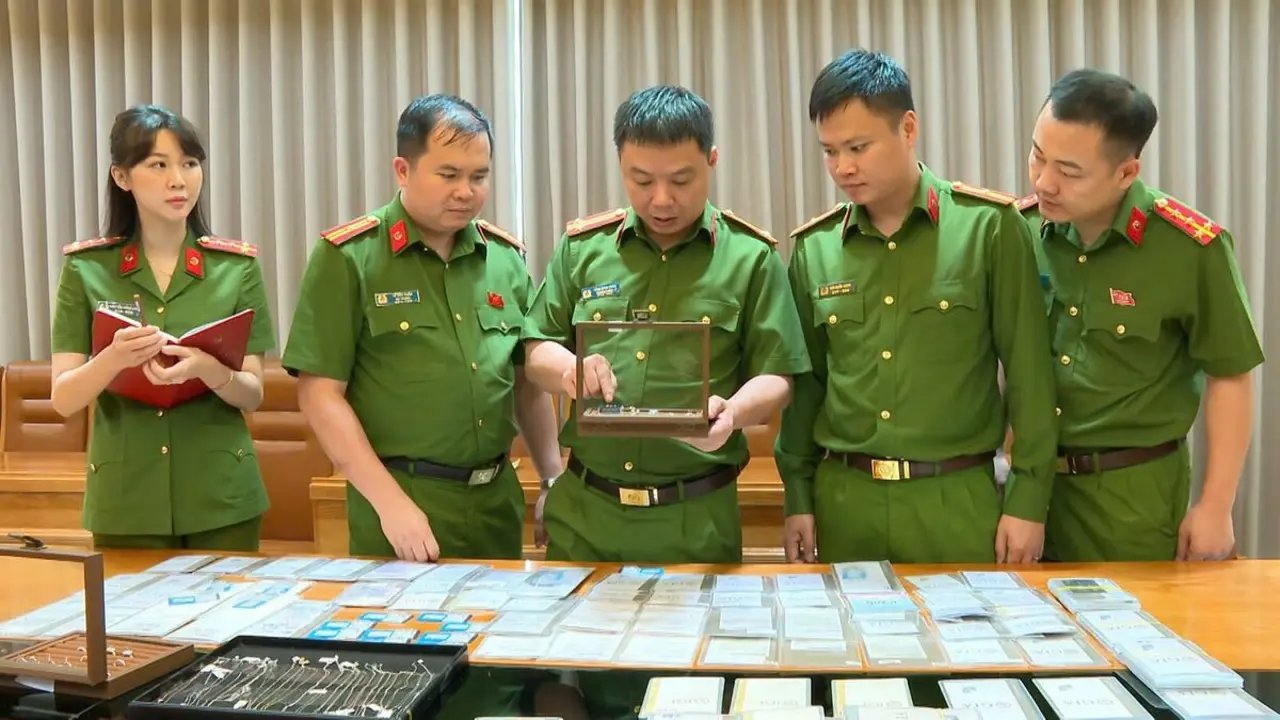 Lần ra đường dây buôn lậu 28.000 viên kim cương từ các phiên livestream bán hàng
