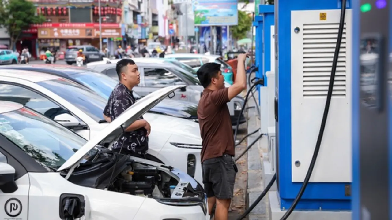 Làn sóng chuyển sang xe điện tại Việt Nam