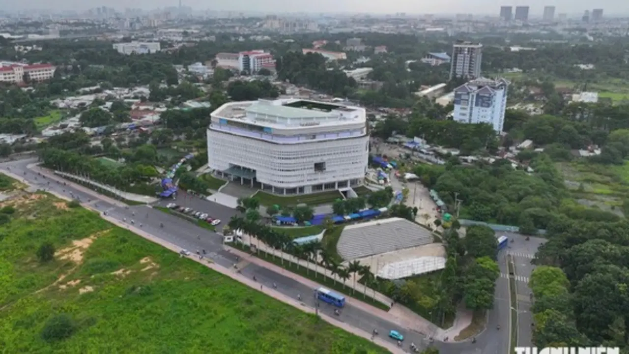 Lãnh đạo phường Đông Hòa ở TP.HCM đến từng nhà vận động bàn giao mặt bằng