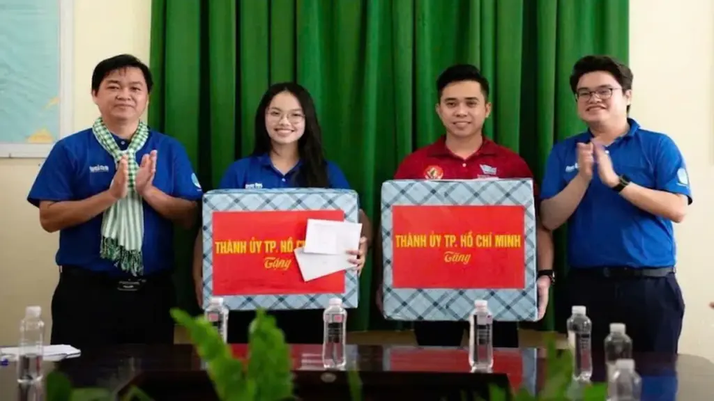 Lãnh đạo TP.HCM, Thành Đoàn TP.HCM thăm, động viên các chiến sĩ tình nguyện hè