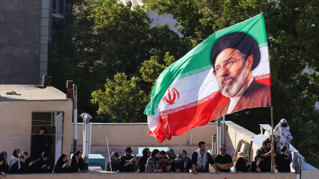 Lãnh tụ Tối cao Iran thề 'trả nợ máu' cho cha