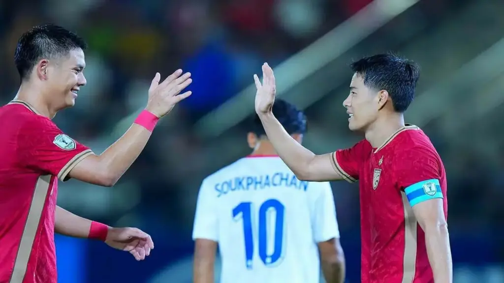 Lào 0-5 Thái Lan (H2): Yotsakorn nhận thẻ vàng vì ngã vờ