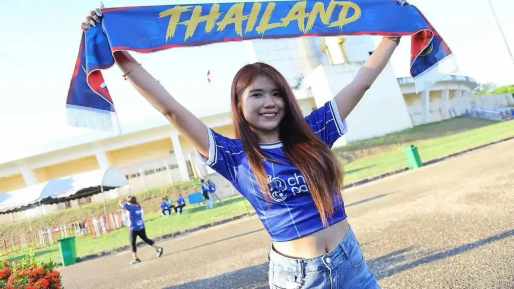 Lào - Thái Lan: CĐV đội khách đến sân sớm