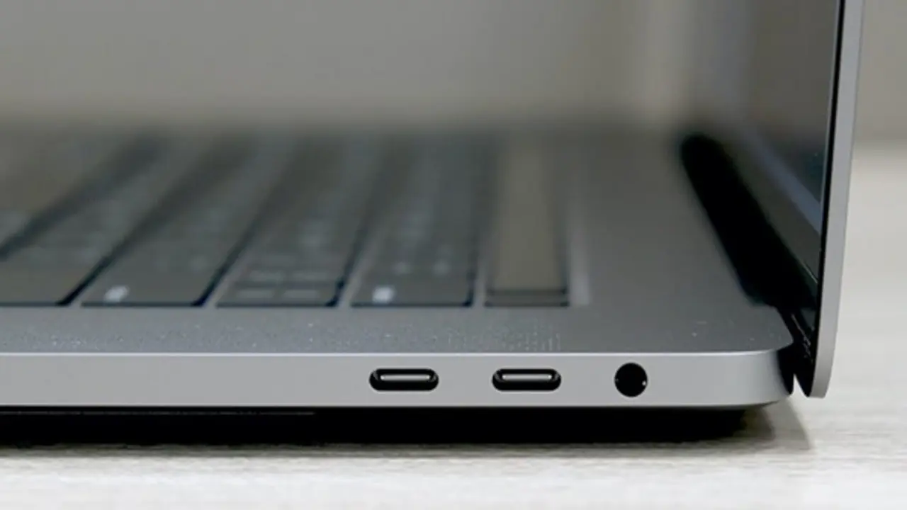 Laptop có nhiều cổng USB-C, vì sao chỉ một cổng nhận sạc?