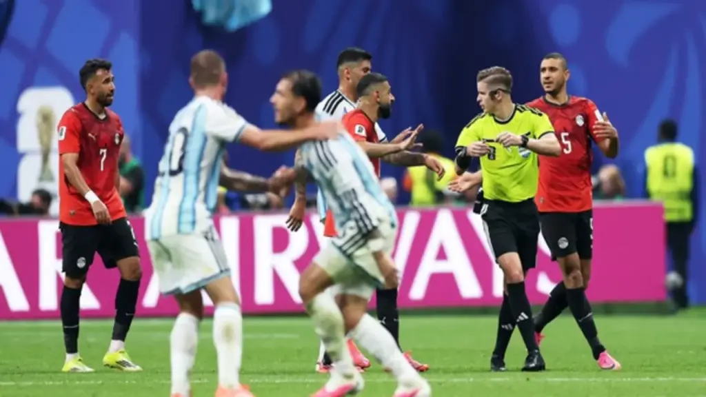 Liên đoàn Bóng đá Ai Cập khiếu nại lên FIFA, đòi điều tra trọng tài trận thua Argentina