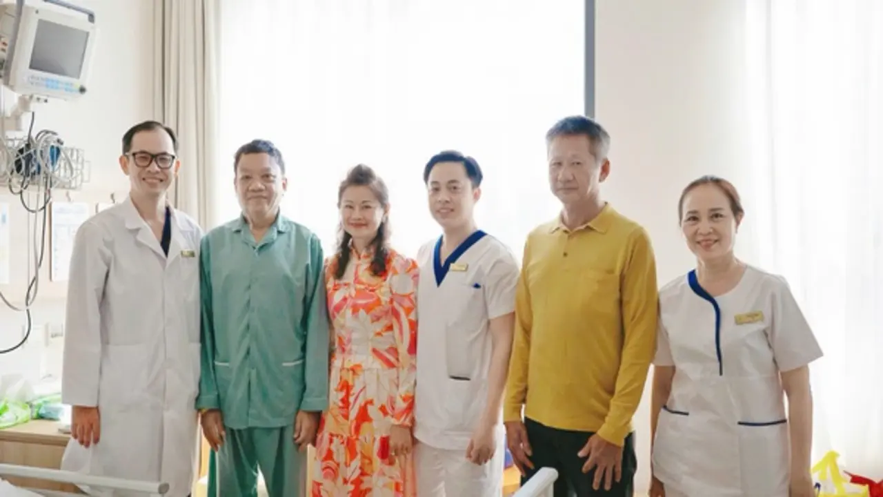 Loại bỏ khối u não 8cm, bệnh nhân Campuchia tự đi lại chỉ sau 2 ngày phẫu thuật