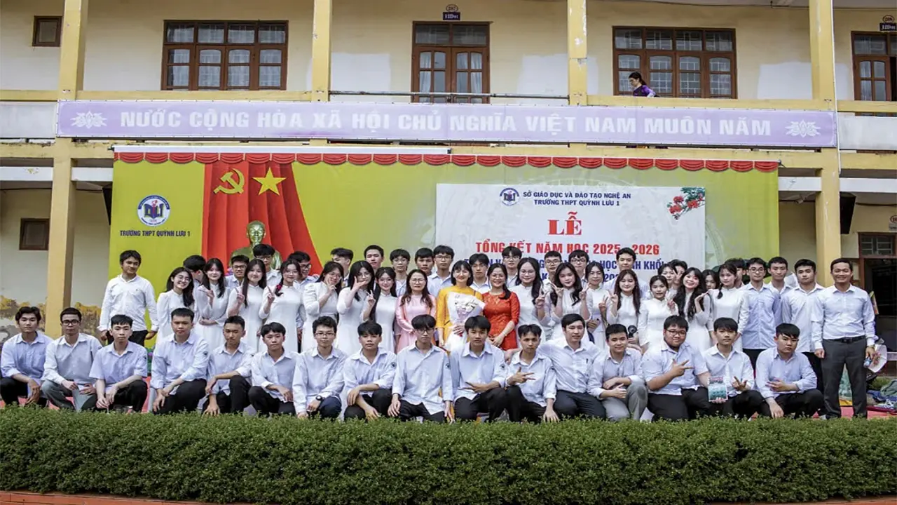 Lớp học có cả thủ khoa, á khoa khối A00 tỉnh Nghệ An