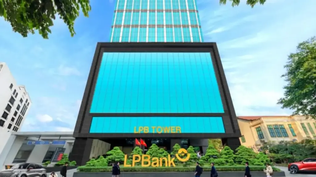LPBank báo lãi 6.000 tỷ đồng, lương nhân viên tăng gần 40%