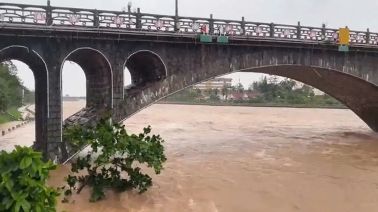 Lũ trên một số sông có thể dâng tới 6m, 8 tỉnh thành khẩn trương ứng phó