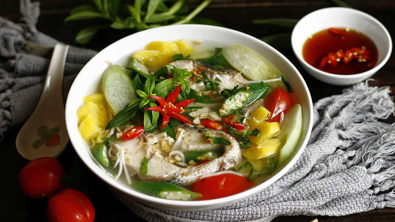 Lúc nào dùng me, chanh và thơm trong canh chua?