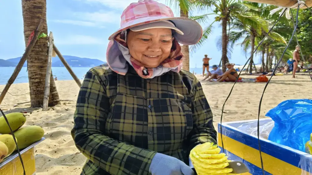 Lý do gánh hàng của người bán rong nổi tiếng ở Nha Trang bị thu giữ