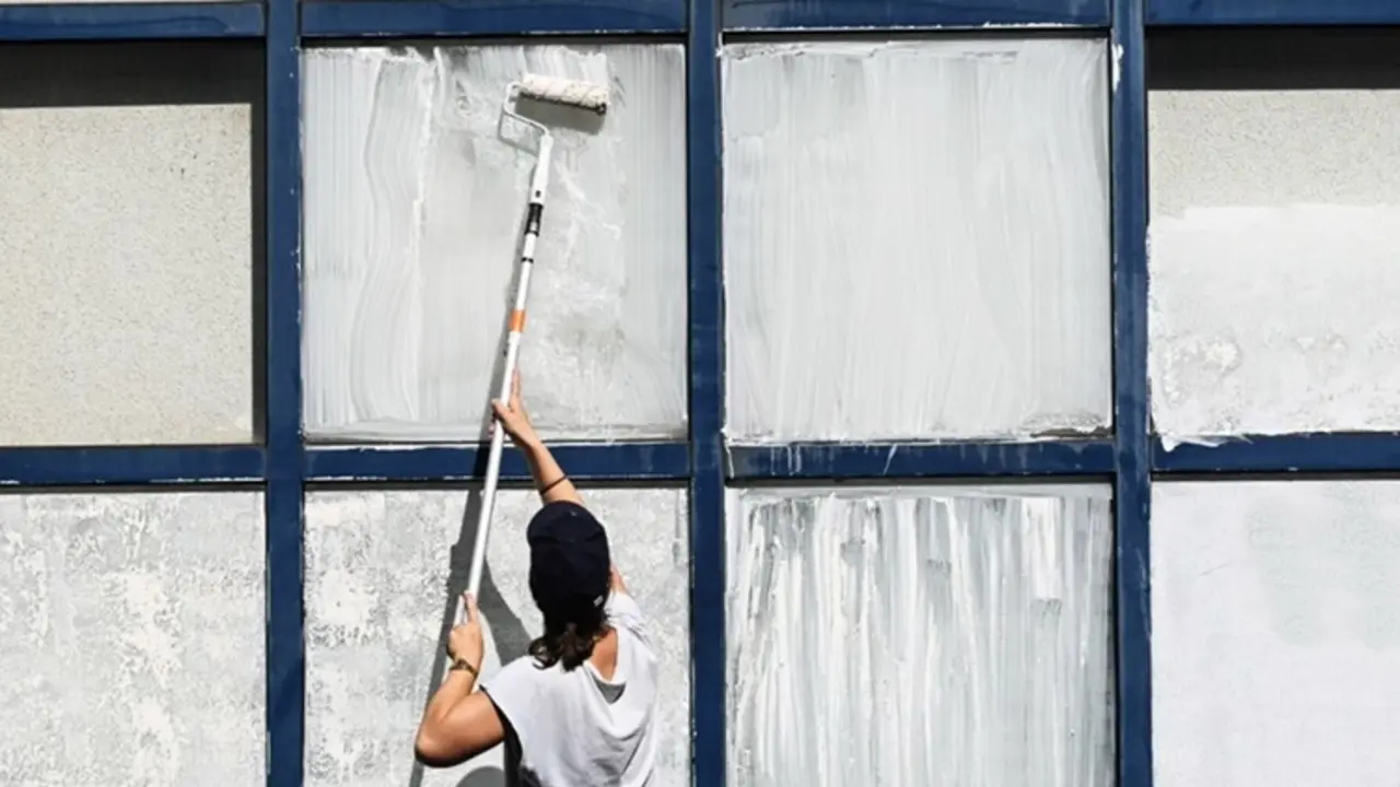 Lý do người Pháp chống nóng bằng phấn trắng