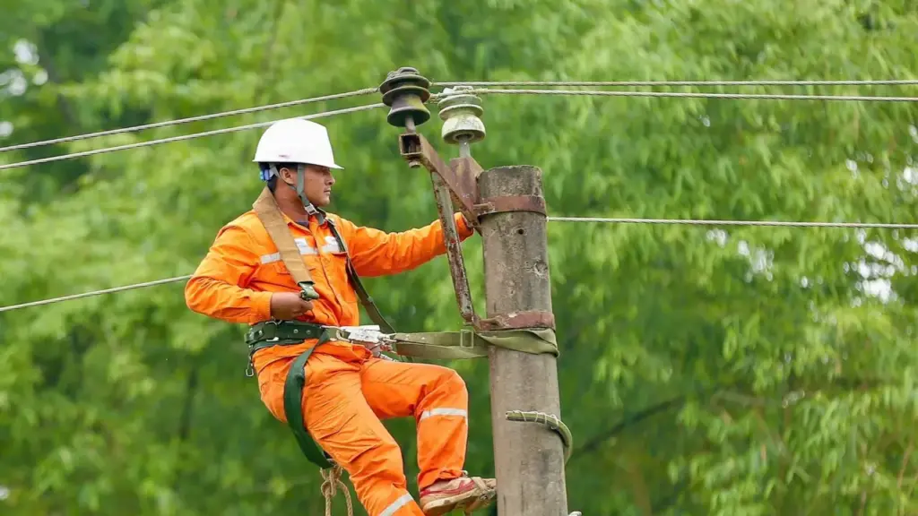 Lý do Việt Nam nghiên cứu áp giá điện theo giờ với hộ gia đình
