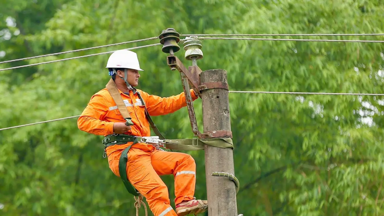 Lý do Việt Nam nghiên cứu áp giá điện theo giờ với hộ gia đình
