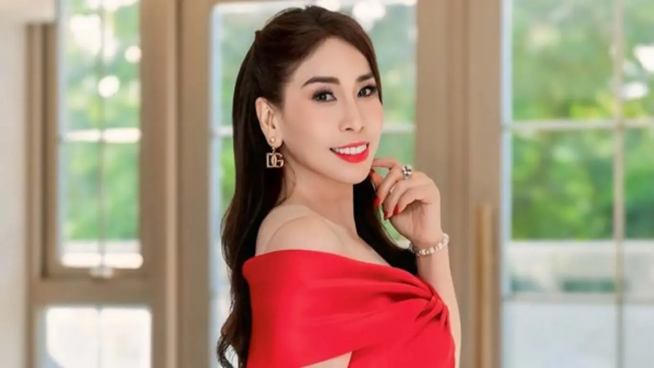 Lý Hương tiết lộ cuộc sống tuổi 49, nói về việc con gái thi hoa hậu