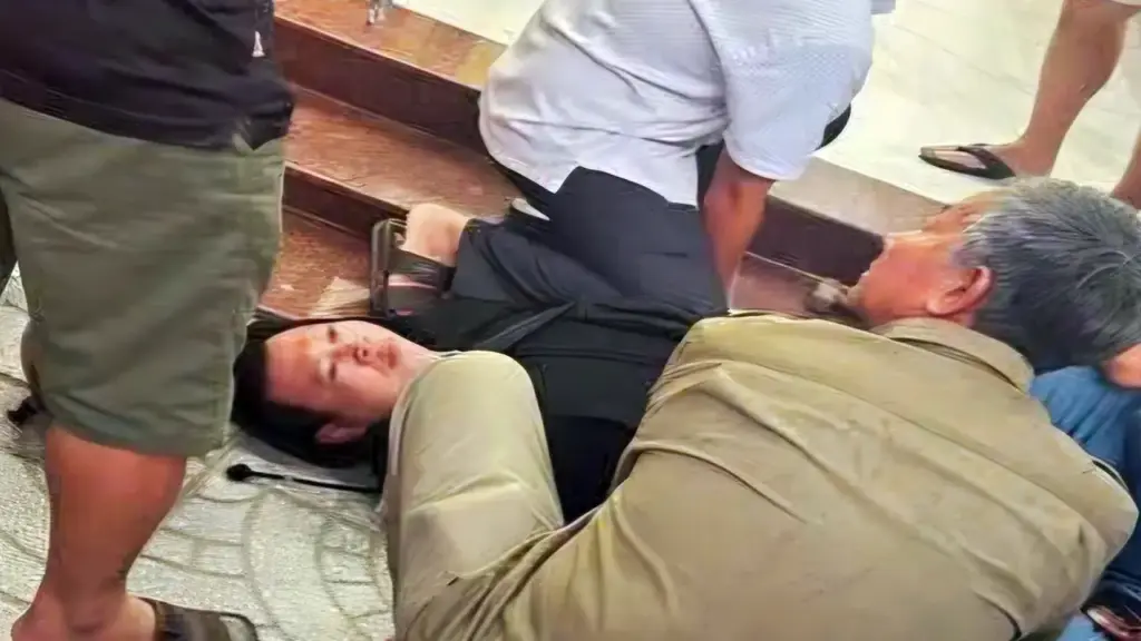 Mang búa đi cướp tiệm vàng ở Cần Thơ