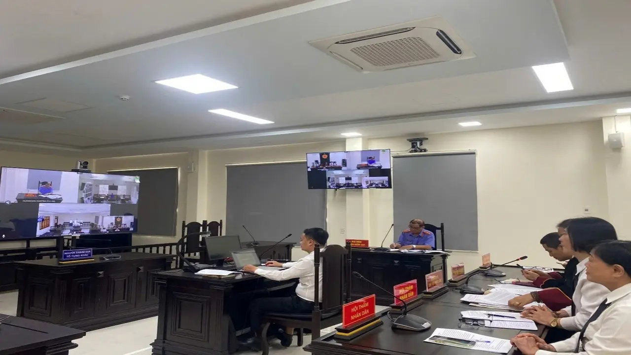 Mang súng đứng chờ trước trạm y tế, bắn người giữa ban ngày