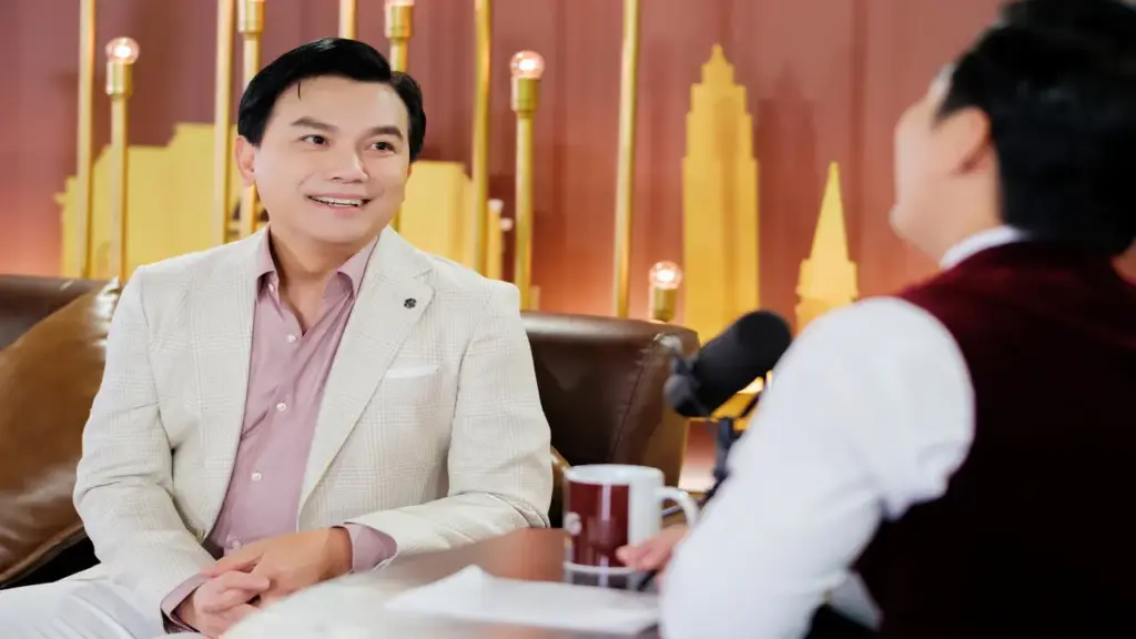 Mạnh Quỳnh hé lộ về gia đình ở Mỹ, xin lỗi con trai vì chưa thể nghỉ hát
