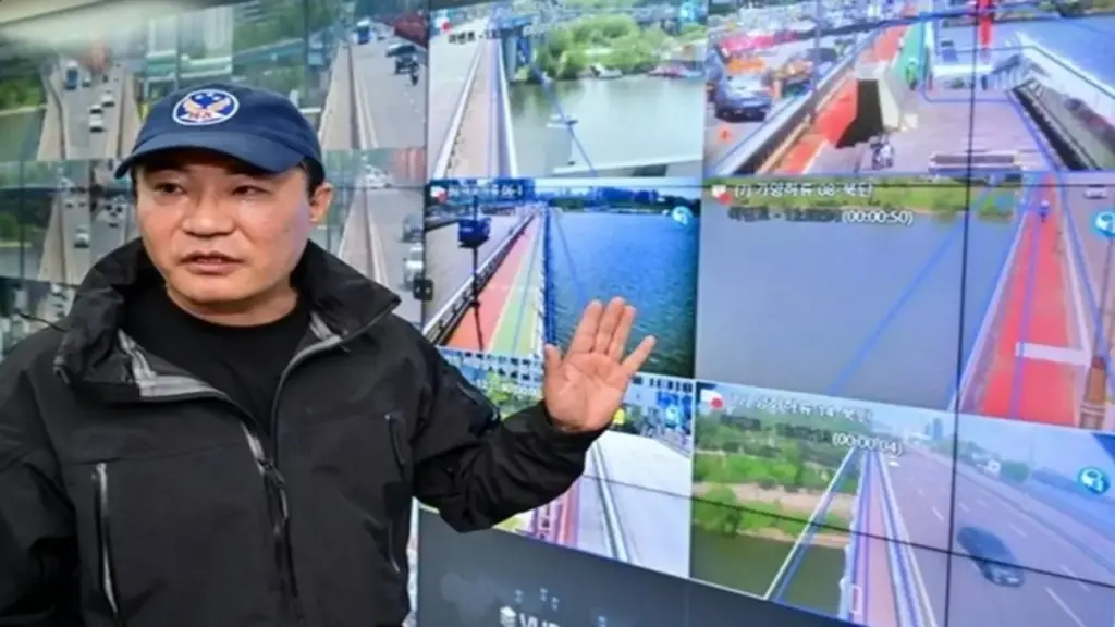 'Mắt thần' ở Seoul giật lại sự sống cho người nhảy cầu