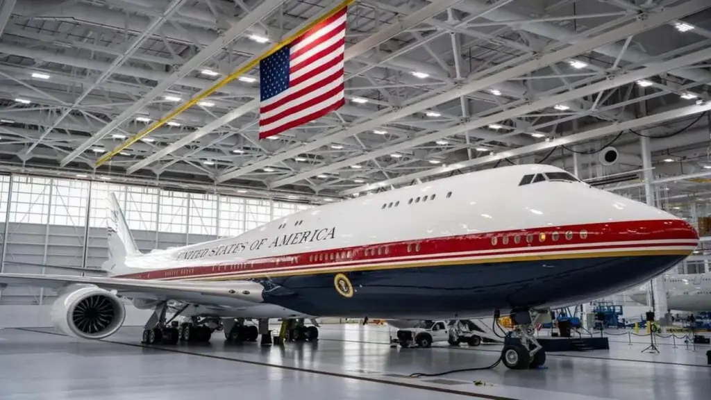 Mật vụ Mỹ khuyên Tổng thống Trump đổi chuyên cơ vào phút chót?