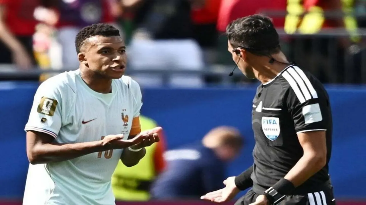 Mbappe bức xúc với trọng tài khi đá hỏng phạt đền, Haaland cũng lên tiếng