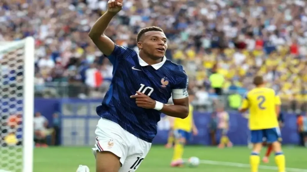 Mbappe cân bằng thành tích của Messi, tuyển Pháp đi vào lịch sử World Cup