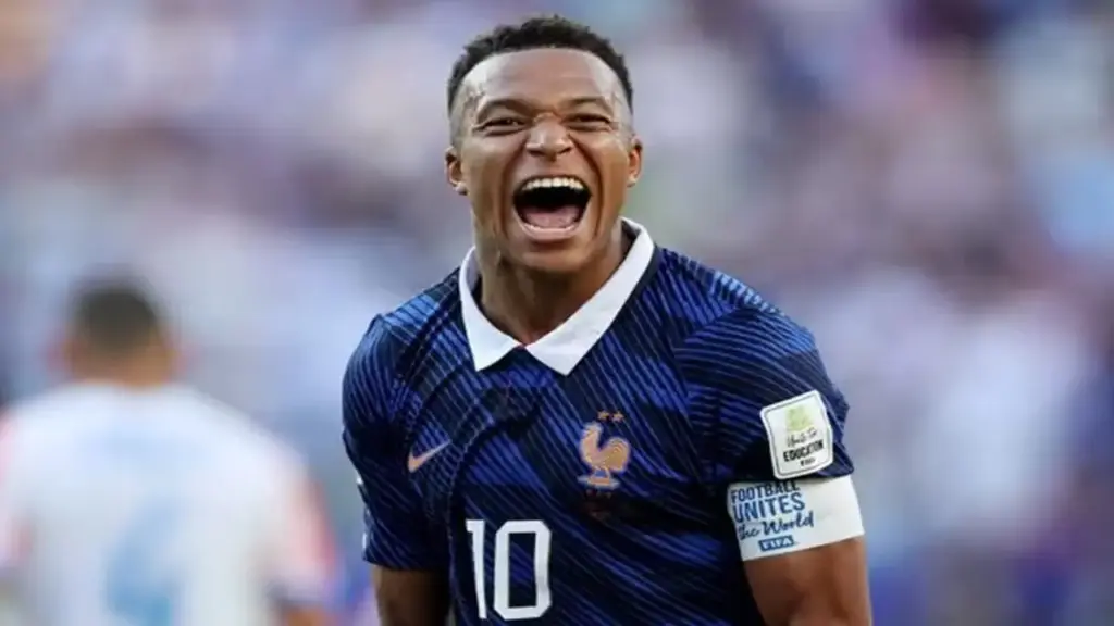 Mbappe chỉ trích lối đá xấu xí của tuyển Paraguay
