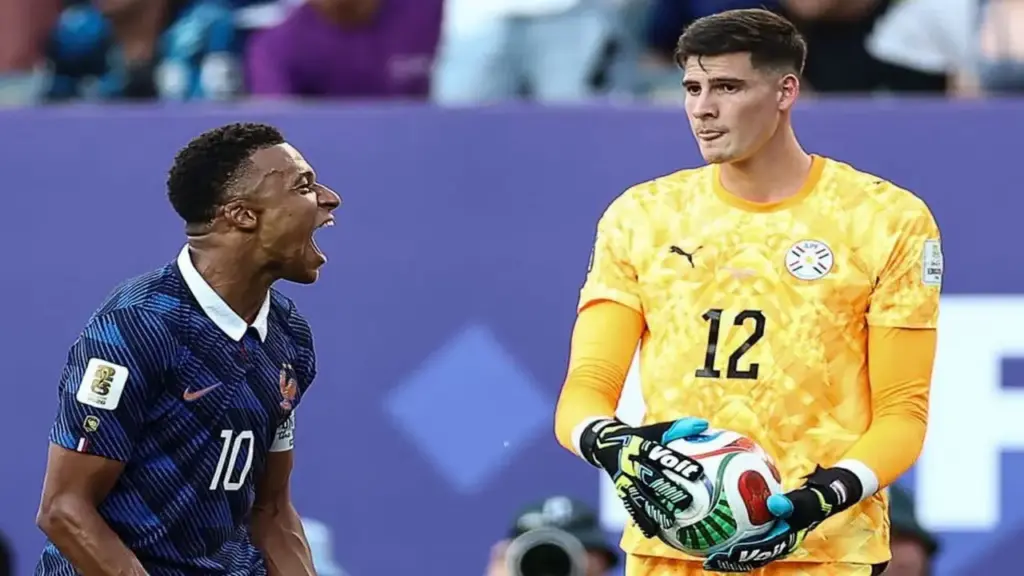 Mbappe không thèm bắt tay thủ môn Paraguay
