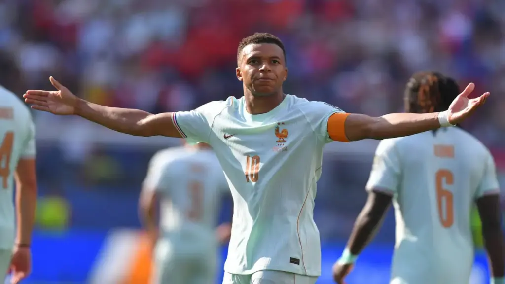 Mbappe phá thêm kỷ lục World Cup