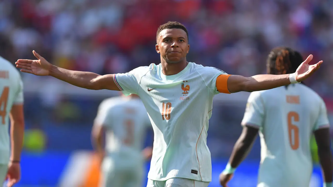 Mbappe phá thêm kỷ lục World Cup