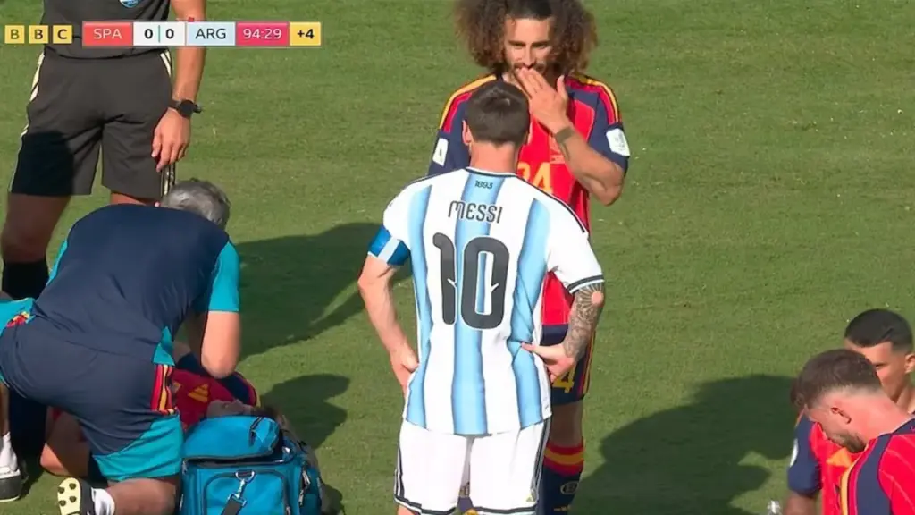 Messi bị chê 'trẻ con' khi đòi phạt thẻ đỏ Cucurella