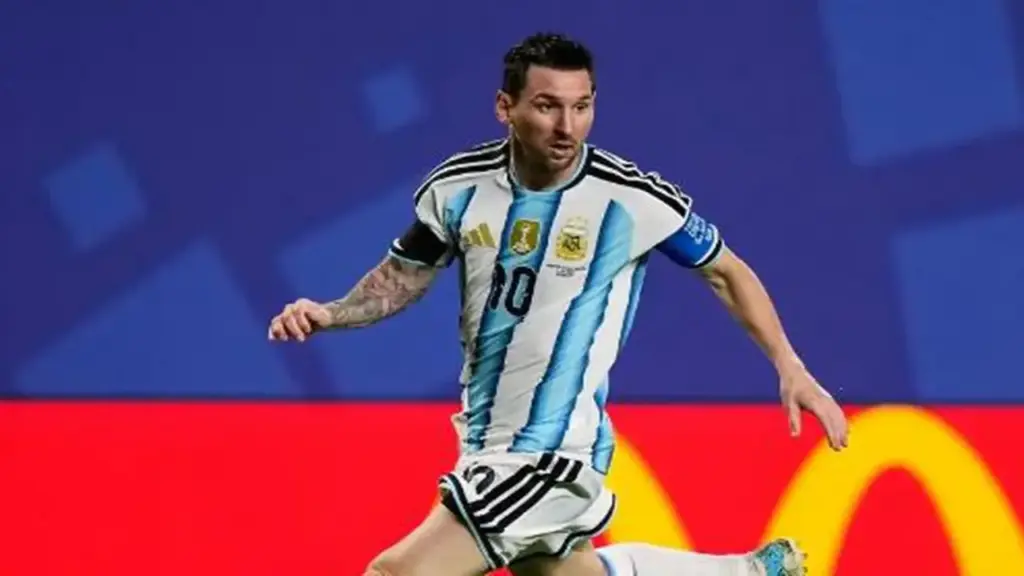 Messi bị đẩy xuống hạng 3 trong bảng xếp hạng đua Quả bóng vàng World Cup