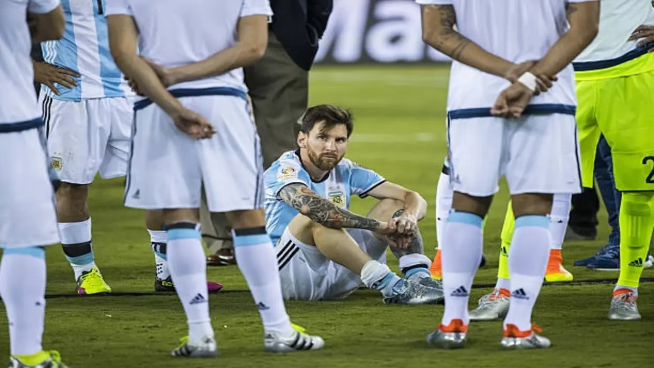 Messi kiêu hãnh đứng dậy ở nơi từng tan nát cõi lòng