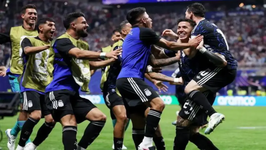 Messi tỏa sáng giúp Argentina ngược dòng ngoạn mục giành vé vào chung kết World Cup 2026