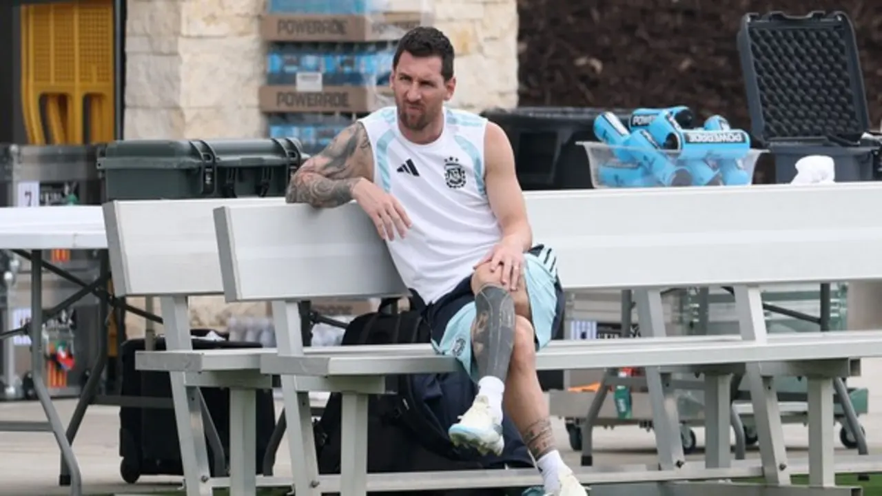 Messi toàn thắng khi trọng tài Mỹ Elfath bắt các trận của Inter Miami, báo chí Anh sôi sục