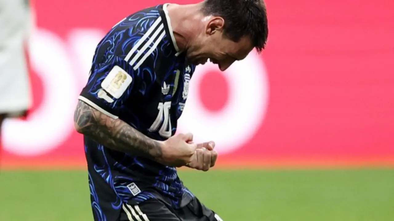 Messi tri ân huyền thoại: 'Trên thiên đàng, Maradona đang tận hưởng chiến thắng tuyệt vời này’