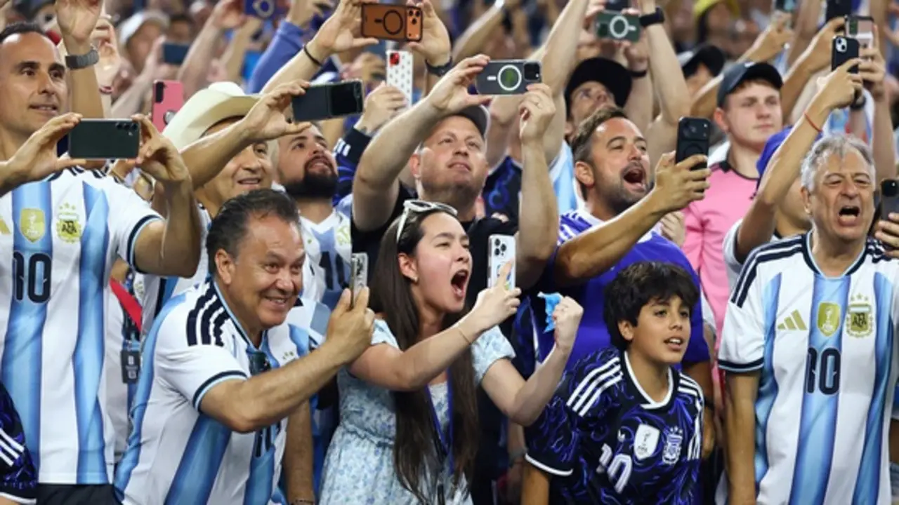 Messi trở về ‘nhà’ trước cuộc gặp Cabo Verde, cơn sốt lên đỉnh điểm
